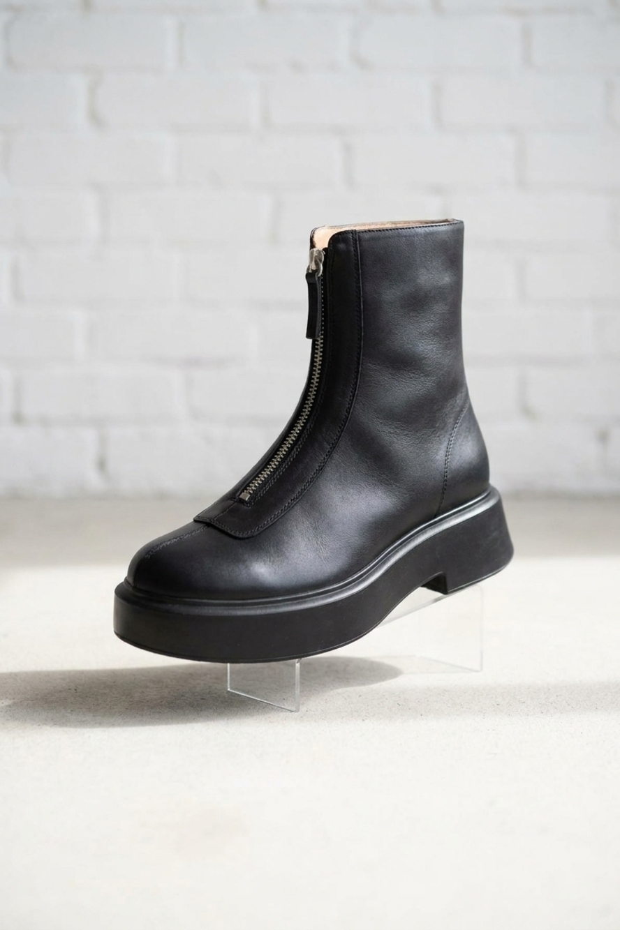 NEW STEVE MADDEN women's zipper detail bootie in black